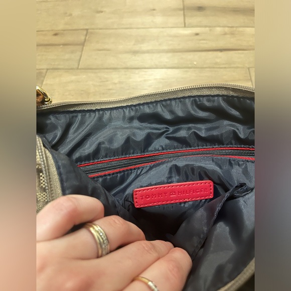 TOMMY HILFIGER CROSS BODY BAG - Picture 2 of 9